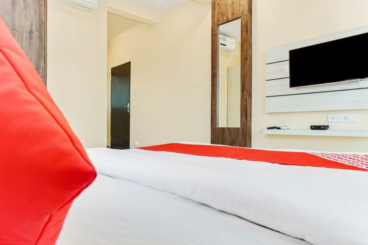 Oyo 29634 Hotel Navalai Pride Ratnāgiri Kültér fotó
