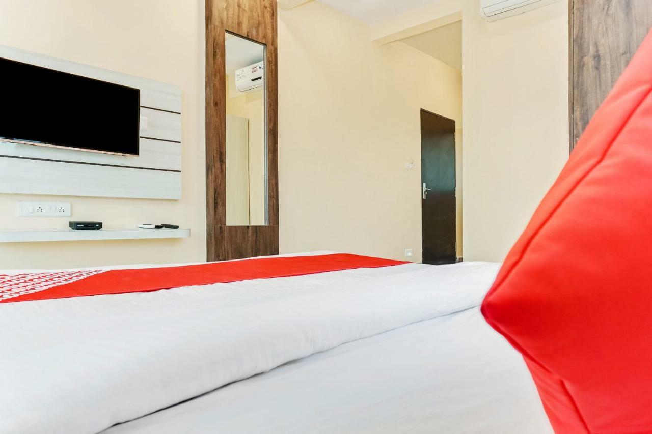 Oyo 29634 Hotel Navalai Pride Ratnāgiri Kültér fotó